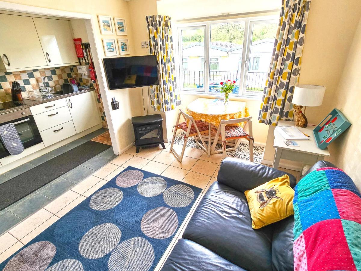 Dart Haven - Cheerful Holiday Bungalow In Galmpton Buitenkant foto
